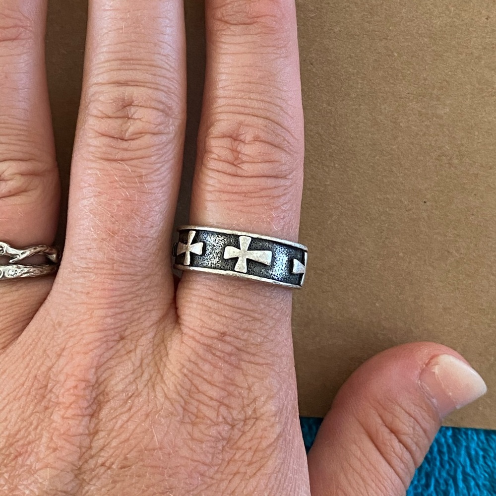 Cross detailed ring